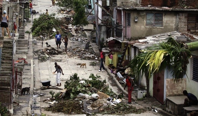 Medanoke.com - Kerusakan di jalan Kuba setelah Badai Sandy (Ist)