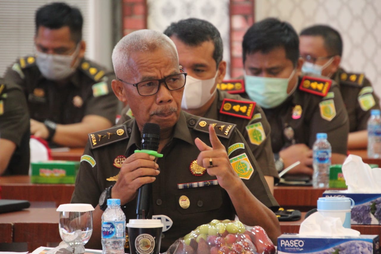 Medanoke.com - Plt Kejaksaan Tinggi Sumatera Utara Aditia Warman Menyampaikan Keluhan ke Komisi III DPR RI