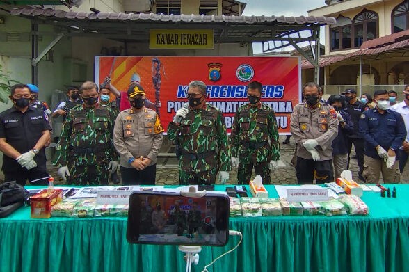 Medanoke.com - Lawan Petugas Dua Kurir Sabu Tewas Ditembak